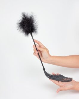 ESPANADOR DE PLUMAS E CHICOTE PRETO SECRET PLAY